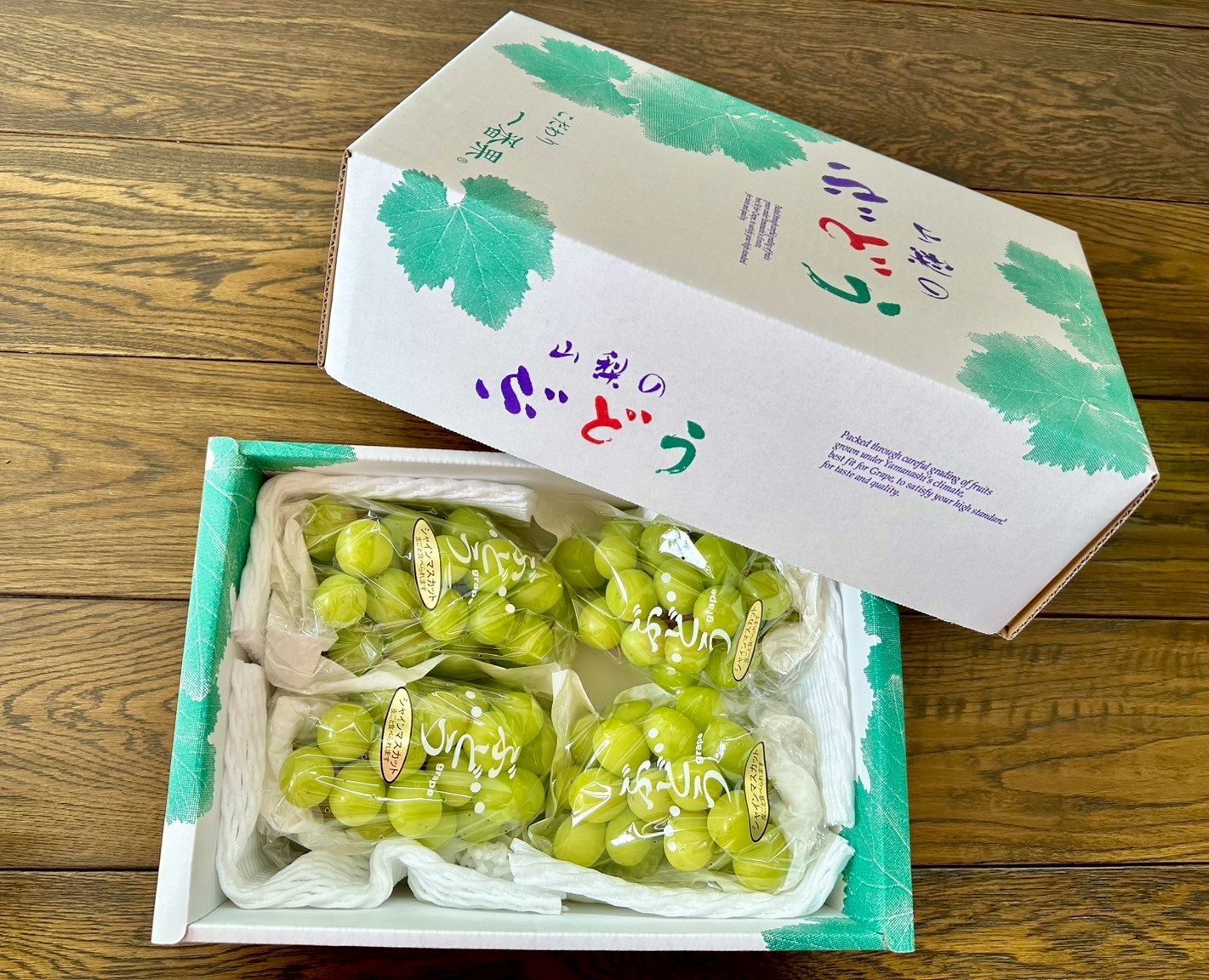 山梨ぶどう産直やまのかみファームが通販でお届けするぶどう 種なしで皮ごと食べられるシャインマスカット