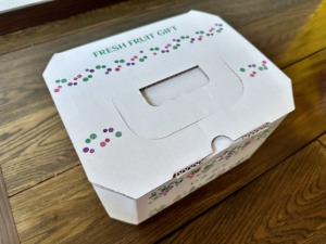 やまのかみファームの通販でお届けする大房ぶどう 「彩」等級1kgの箱