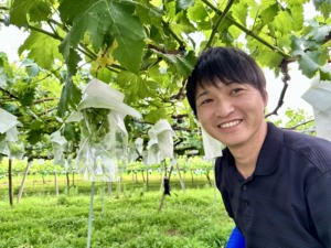 山梨ぶどう産直やまのかみファームの園主